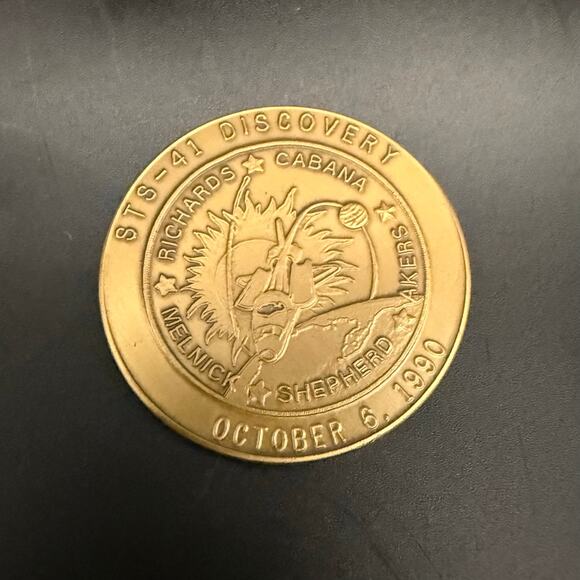 1990 NASA STS-41 Discovery Space Shuttle Solar Polar Mission Ulysses Bronze Coin - Picture 1 of 8